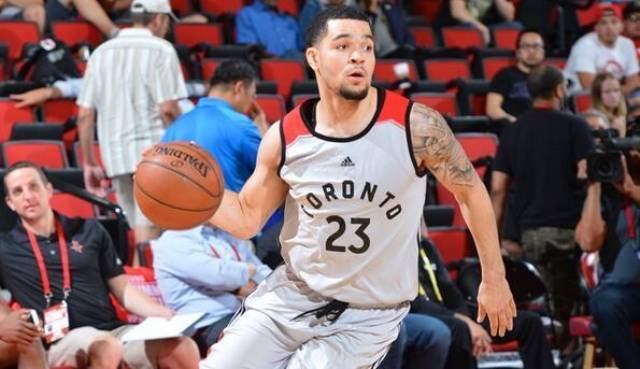 展示了他在 展示了他在